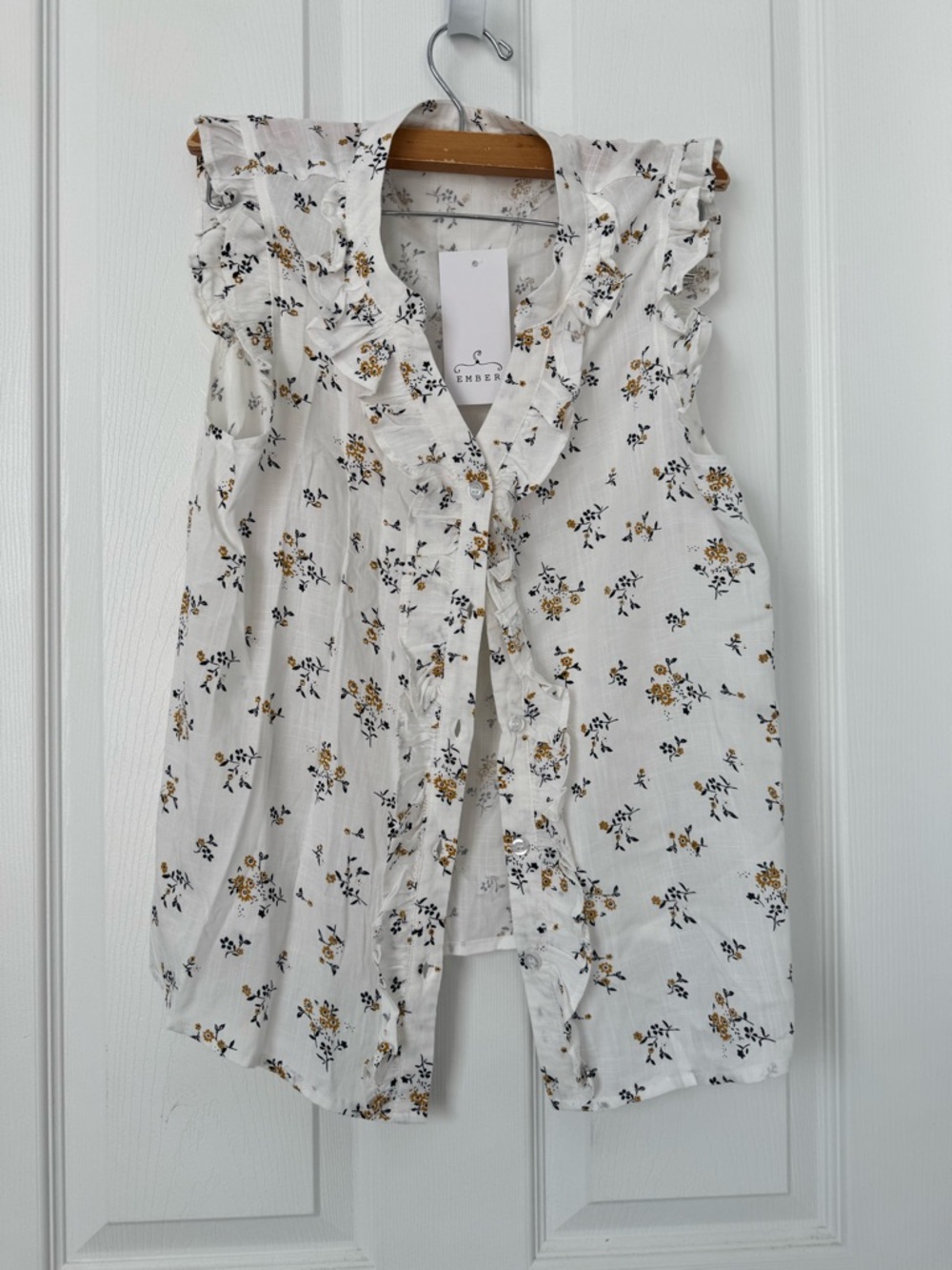Lightweight White Floral Sleeveless Blouse - Picture 2 of 2